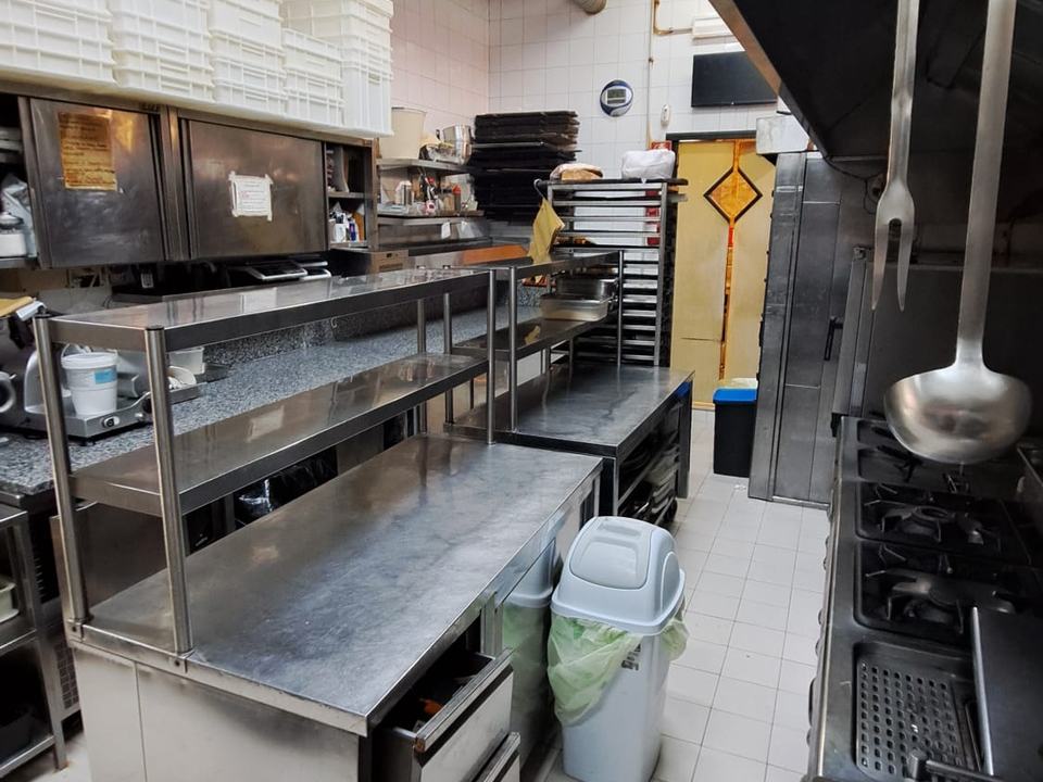 Banchi di lavoro in acciaio